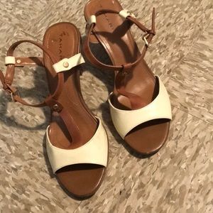 Tahari summer sandal